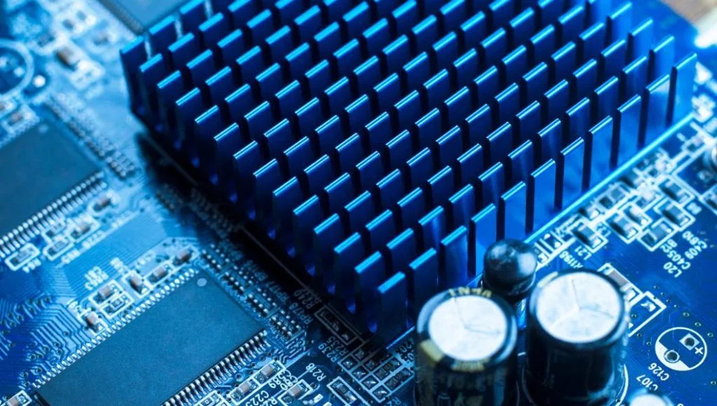 Aluminum heat sink on circuit board